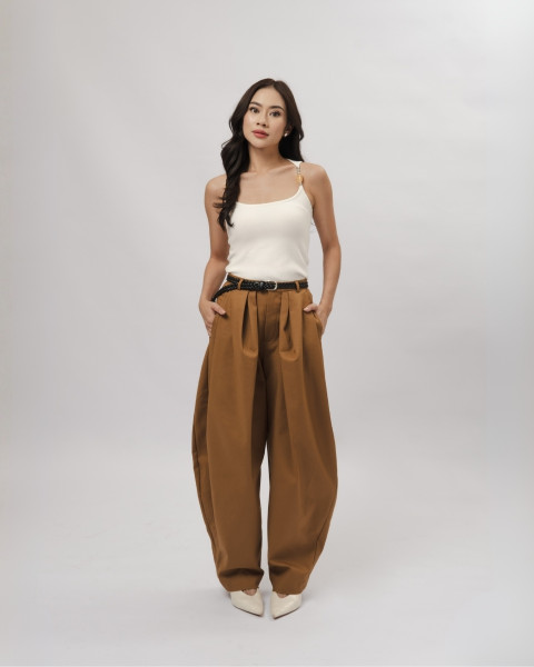 Aksa Barrel Pants With Belt Almond