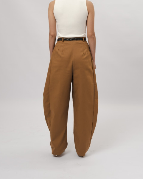 Aksa Barrel Pants With Belt Almond