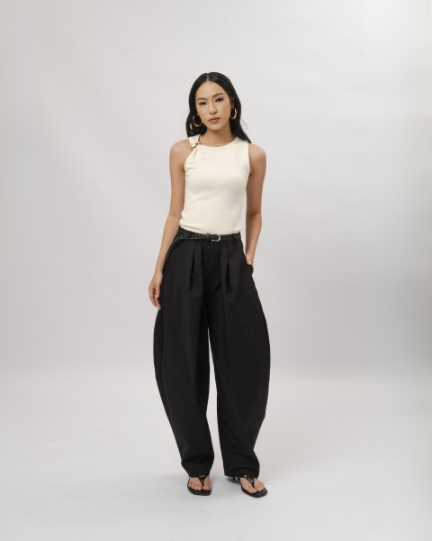 Aksa Barrel Pants With Belt Black